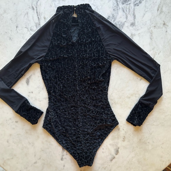 Charlotte Russe Leopard print bodysuit. Size-small - Picture 4 of 4